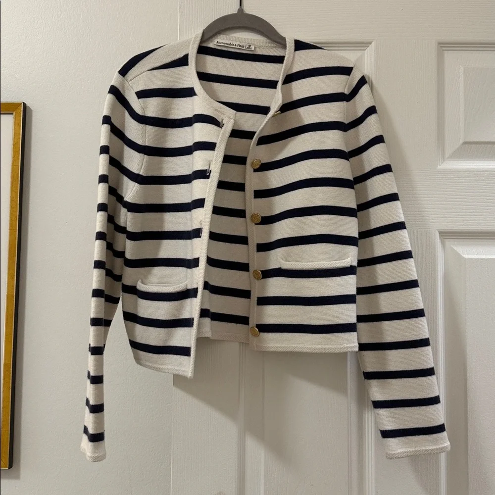 Abercrombie & Fitch Cream and Black Striped Cropped Cardigan - Picture 2 of 4